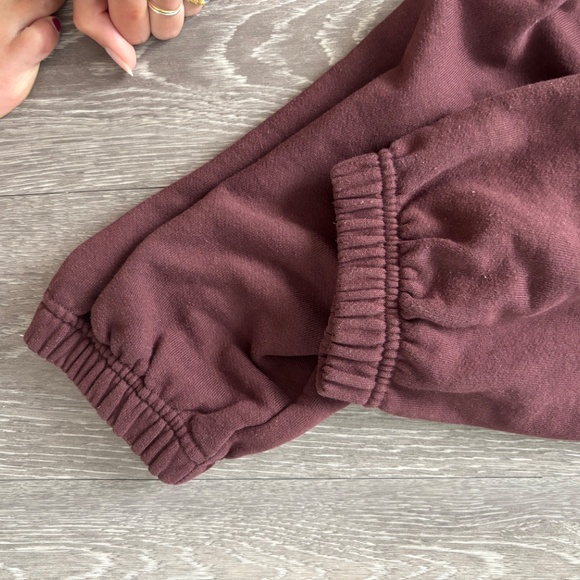 ALO Accolade Sweat Set - Picture 6 of 8